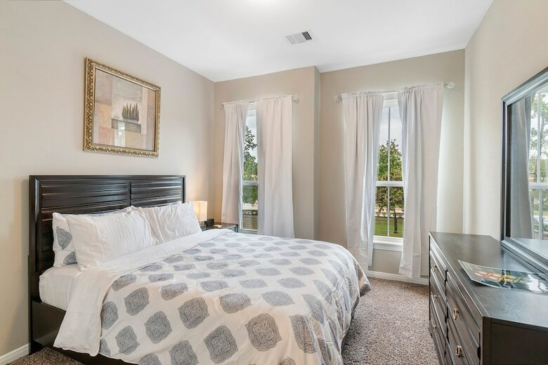 Experience A First Class Stay - 2 Bdrm