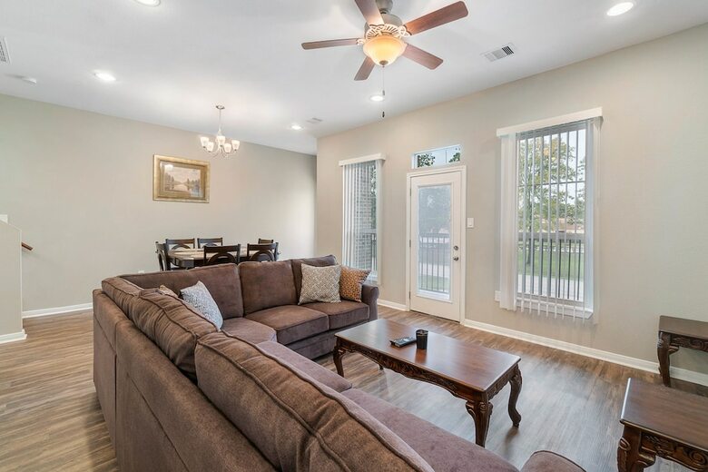 Experience A First Class Stay - 2 Bdrm