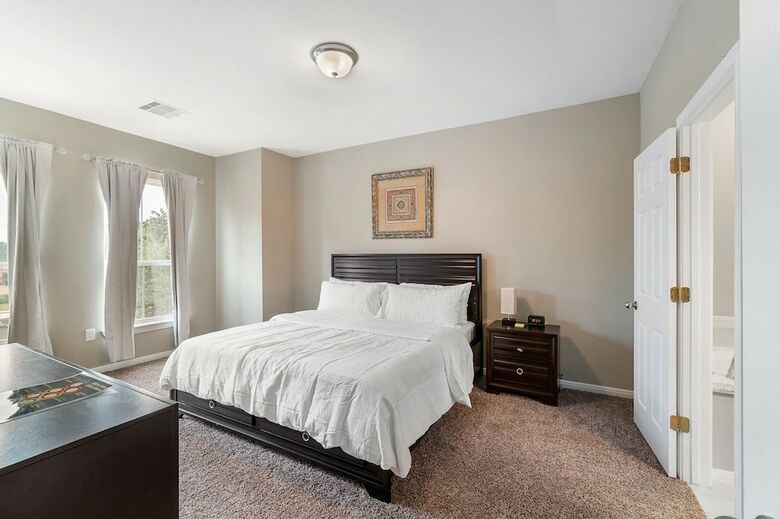 Experience A First Class Stay - 2 Bdrm