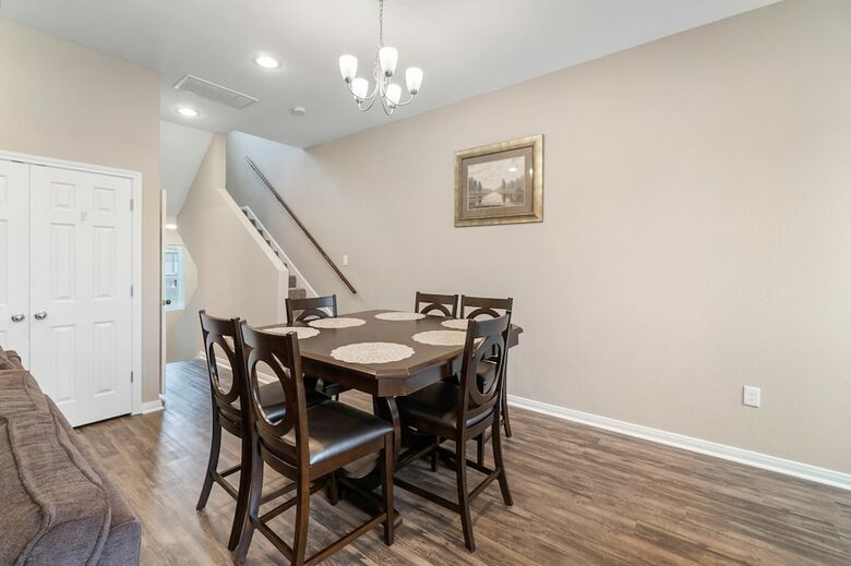 Experience A First Class Stay - 2 Bdrm