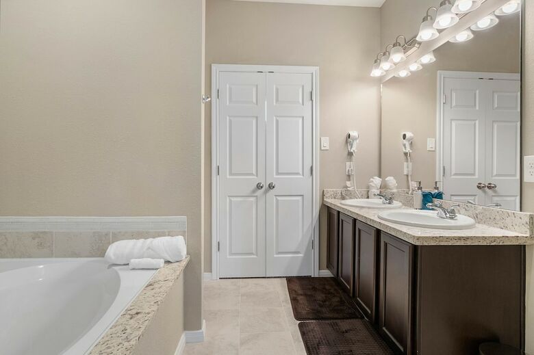 Experience A First Class Stay - 2 Bdrm