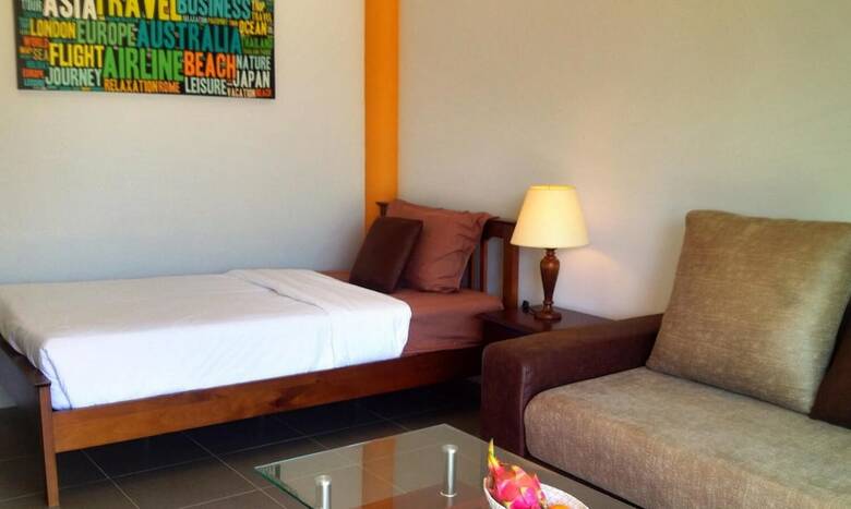 Hotel Coconut Homes & Cafe