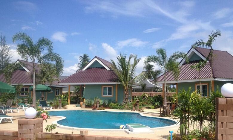 Hotel Coconut Homes & Cafe
