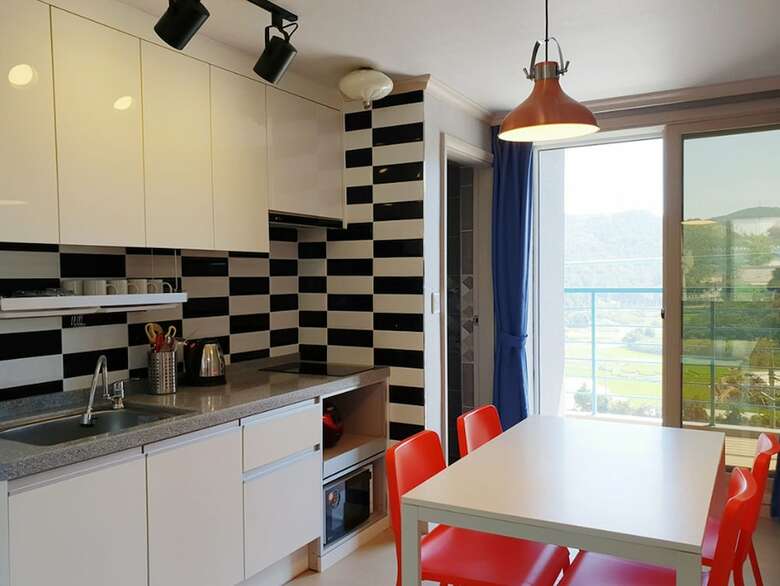 Black Beach Pension
