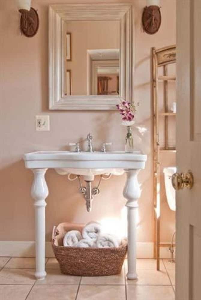 The Wayside Inn Bed & Breakfast