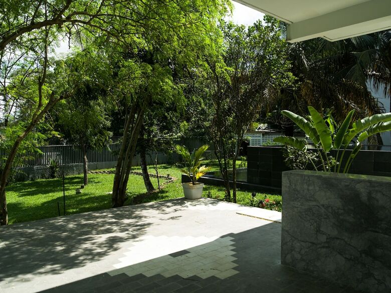 Lepic Villa Hotel