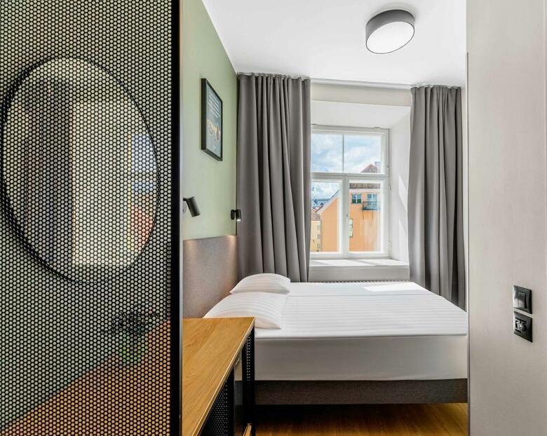 Meriton Old Town Hotel
