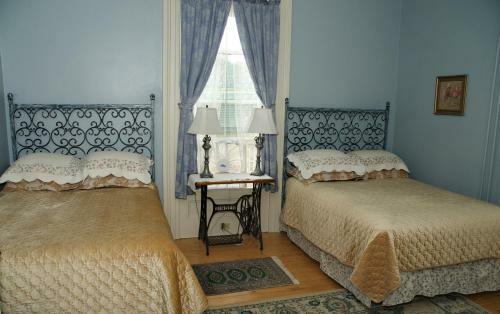Bluenose Lodge And Victorian B&B Inn
