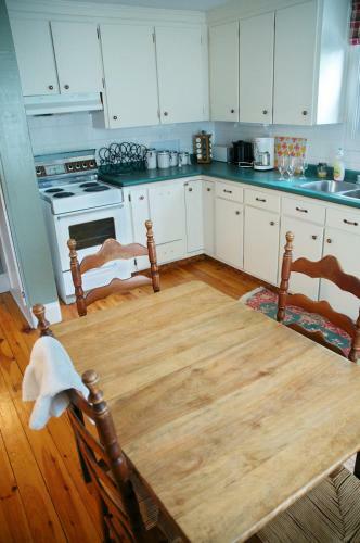 Bluenose Lodge And Victorian B&B Inn