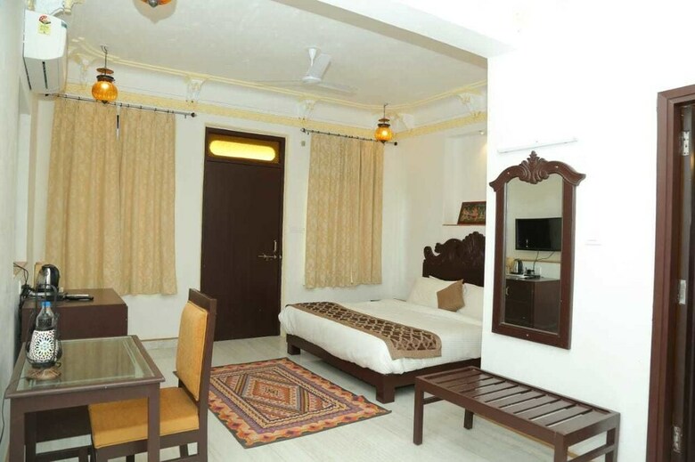 Hotel Rasik Priya Resort