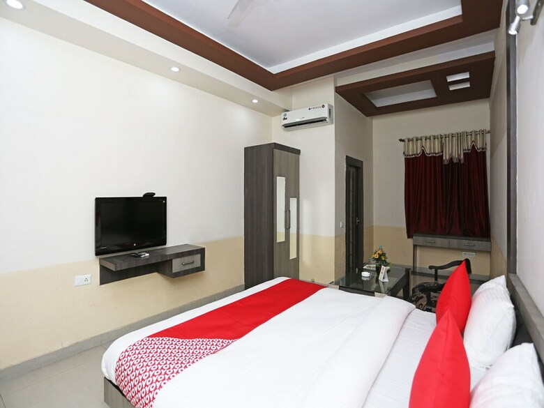 Oyo 16103 Hotel Neelkanth