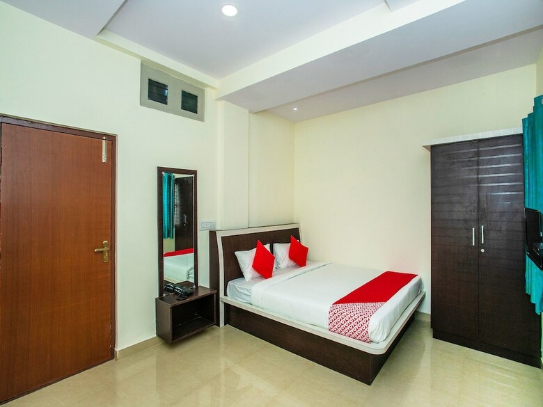 Hotel Oyo 16405 Rg Residency