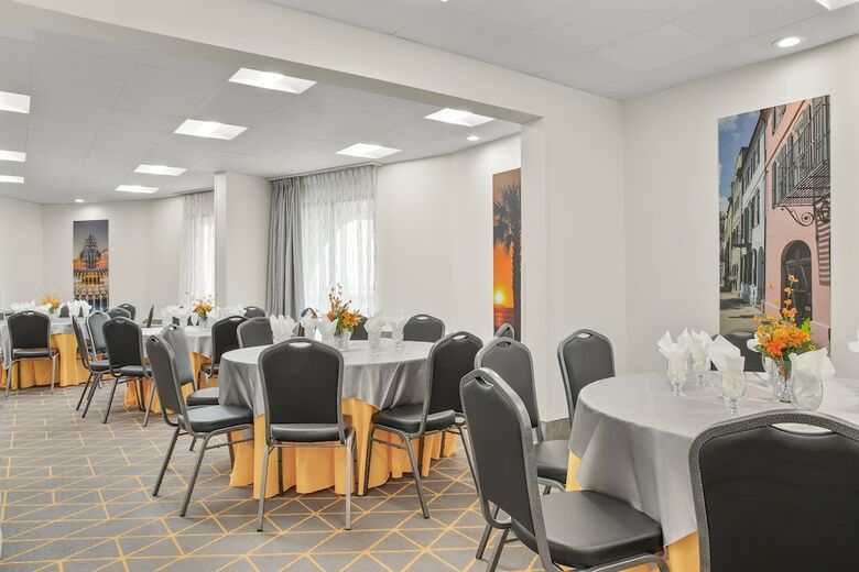 Hotel Holiday Inn Charleston Riverview