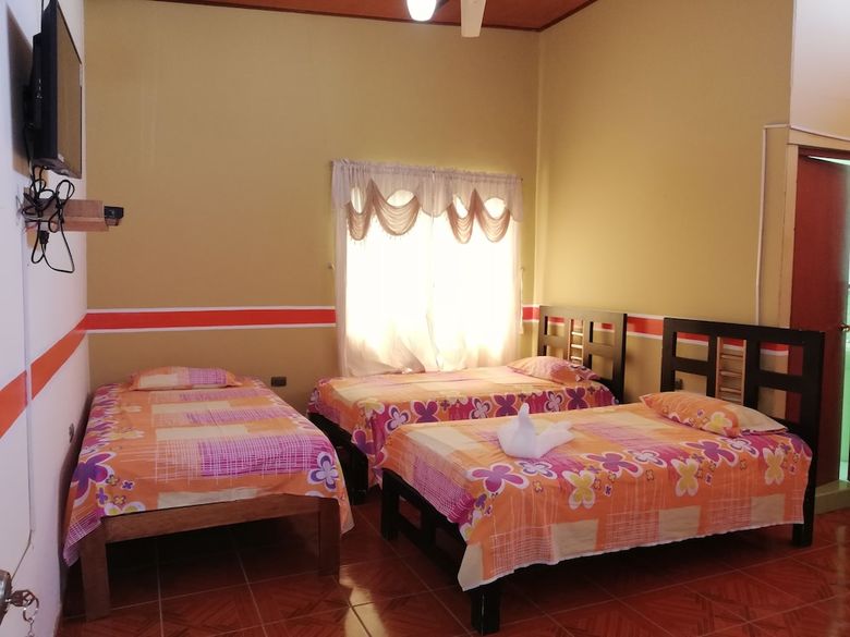 Hotel Hospedaje Cueva Beach