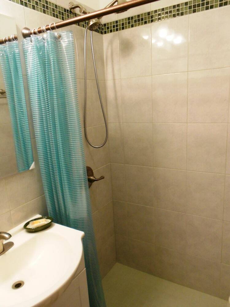 The Comfy First Floor Apartment, Ridgewood, Queens