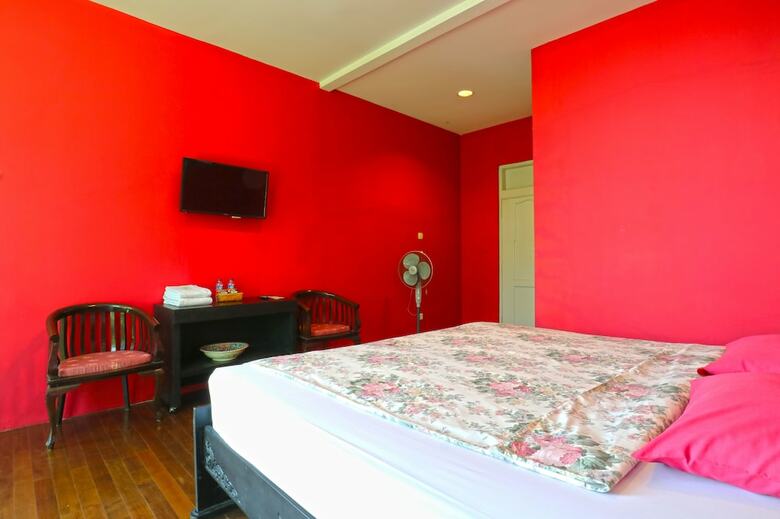 Rose Chamber Bed & Breakfast