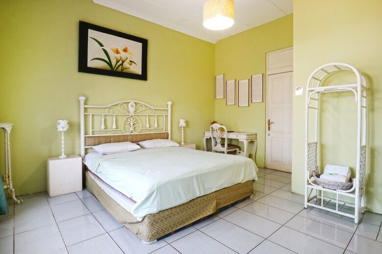 Rose Chamber Bed & Breakfast
