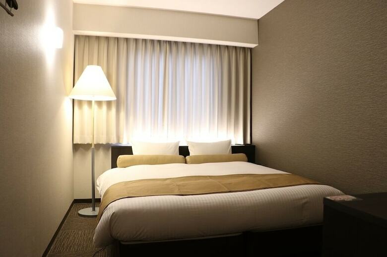 Minamisenri Crystal Hotel