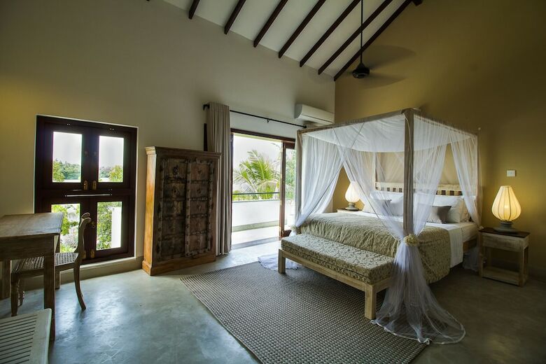 Hotel Arahtis Lake Villa