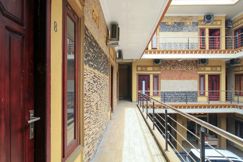 Hostal Oyo 179 68 Residence