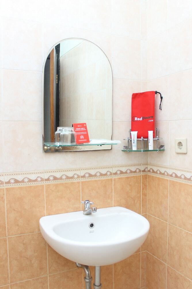 Hotel Reddoorz @ Surapati