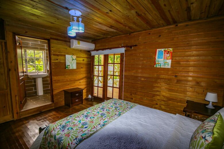 Hotel Rancho Guacamayos