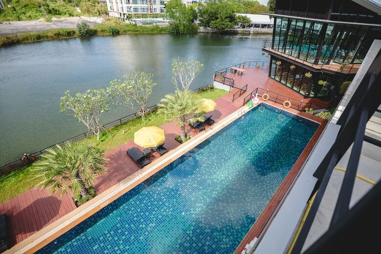Phuengluang Riverside Hotel Chanthaburi
