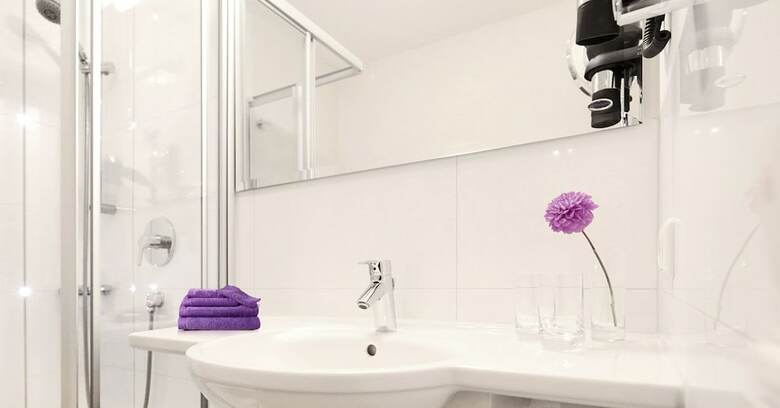 Hotel K�hlichs Paradeism�hle
