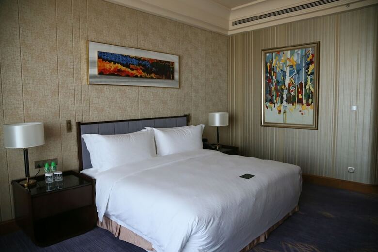 Hotel Chateau Star River Qing Dao