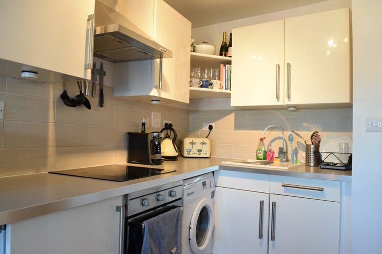 2 Bedroom Apartment Near Wimbledon