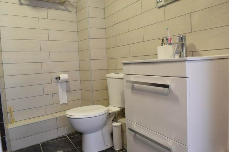2 Bedroom Apartment Near Wimbledon