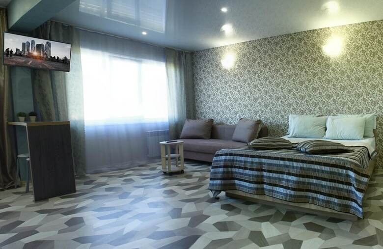 Dobrye Sutki Apartment On Martyanova 63