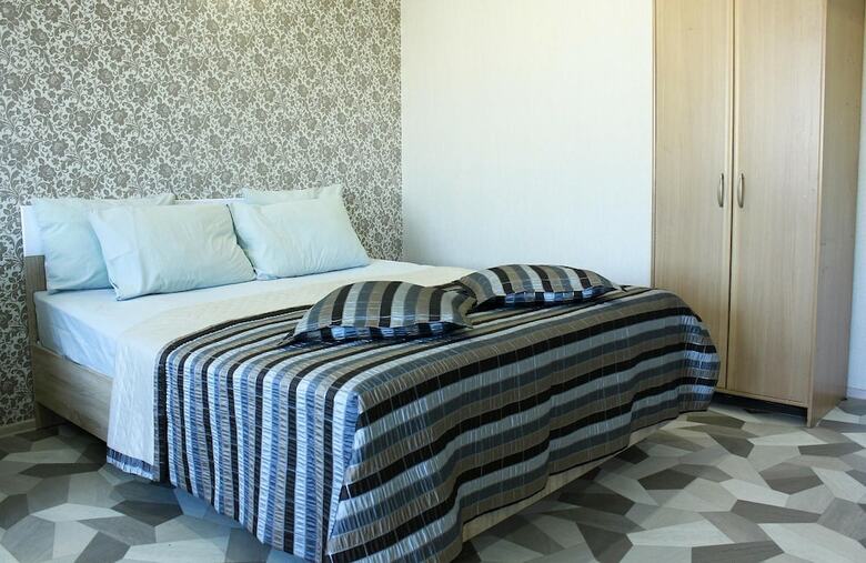 Dobrye Sutki Apartment On Martyanova 63