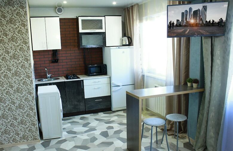 Dobrye Sutki Apartment On Martyanova 63
