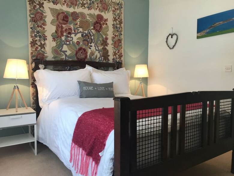Cosy Dublin City Views Home