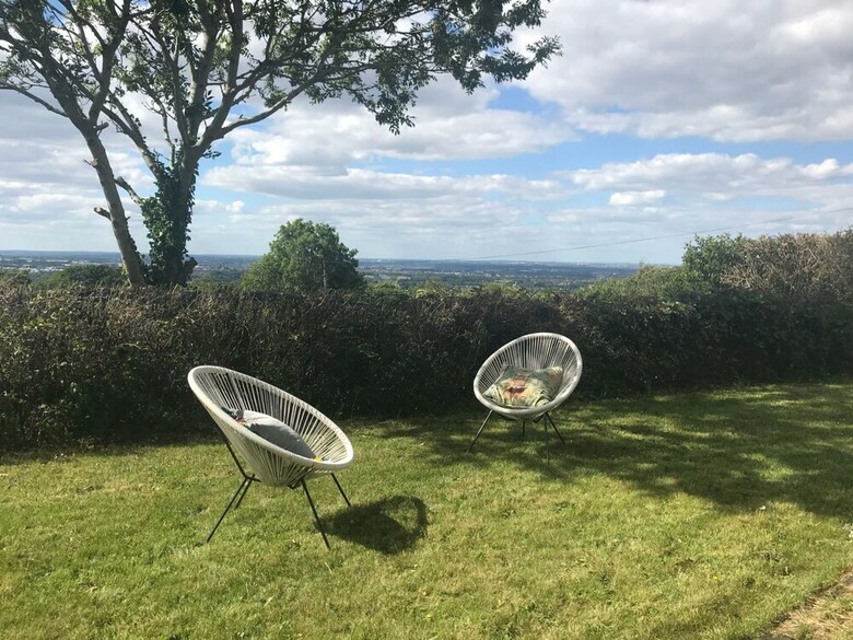 Cosy Dublin City Views Home