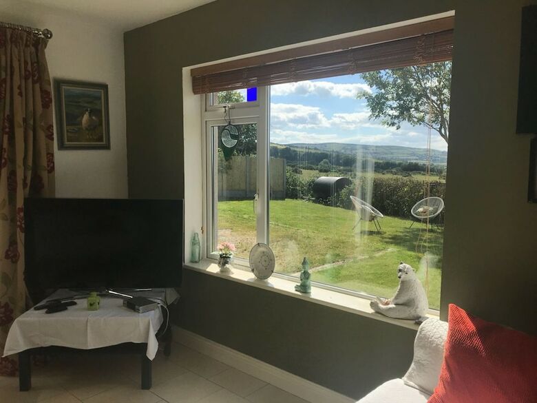 Cosy Dublin City Views Home