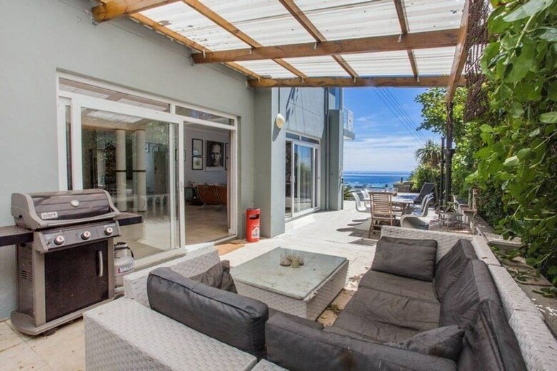 3 Bedrooms Villa In Camps Bay With Ocean Views