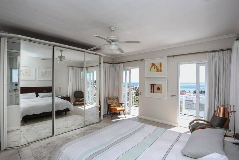3 Bedrooms Villa In Camps Bay With Ocean Views