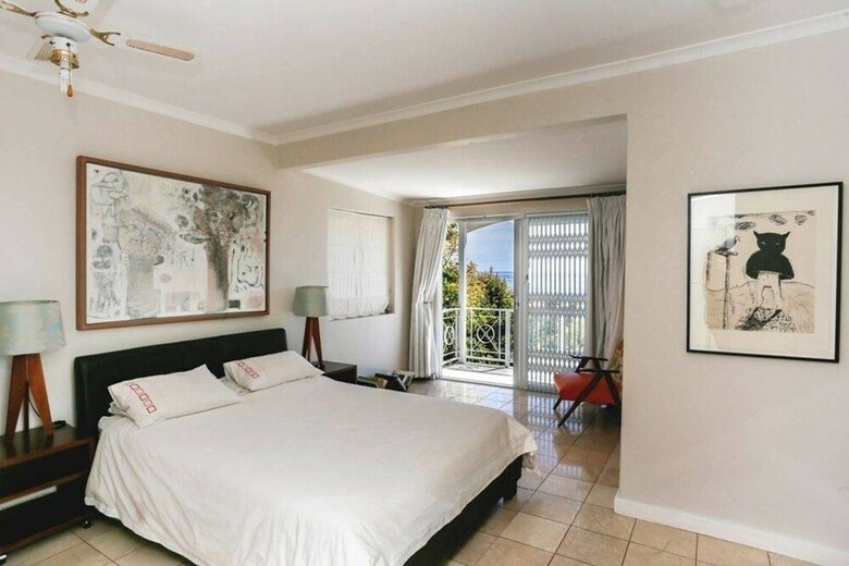 3 Bedrooms Villa In Camps Bay With Ocean Views