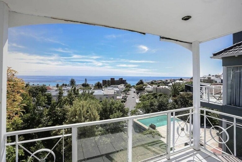 3 Bedrooms Villa In Camps Bay With Ocean Views