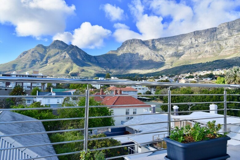 2 Bedroom Apartment With Mountain View