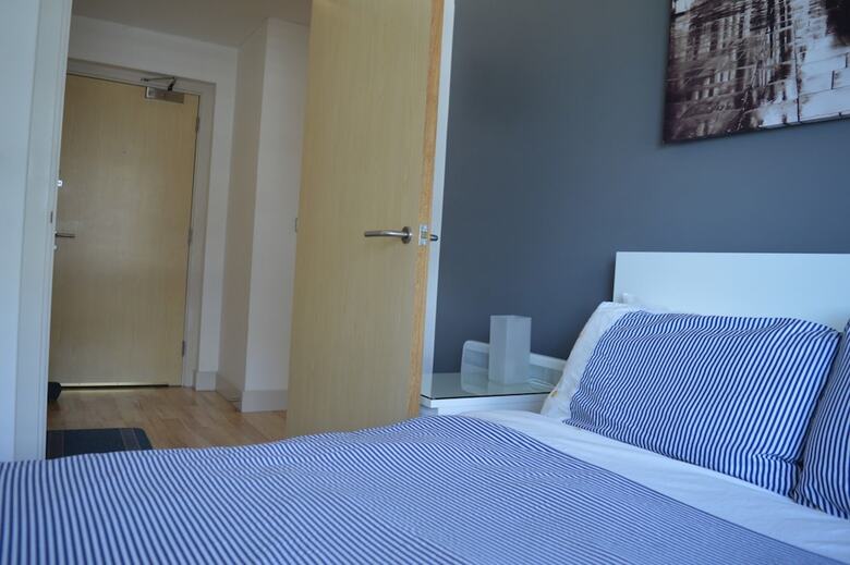 2 Bedroom Apartment With Balcony Overlooking River