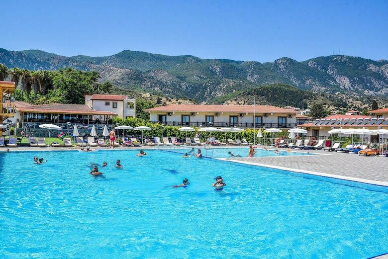 Hotel Riverside Garden Resort