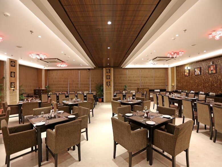 Hotel Capital O 3831 Jade Inn