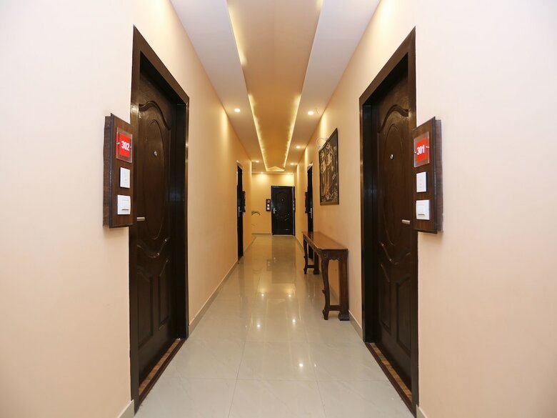 Capital O 23238 Hotel Jsr Inn