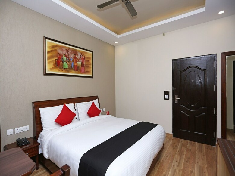Capital O 23238 Hotel Jsr Inn