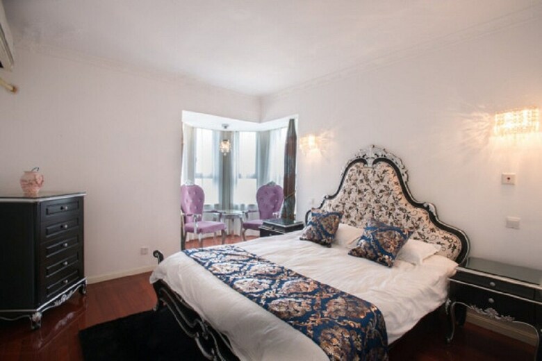 Jhouse Hongqiao Duplex Apartment