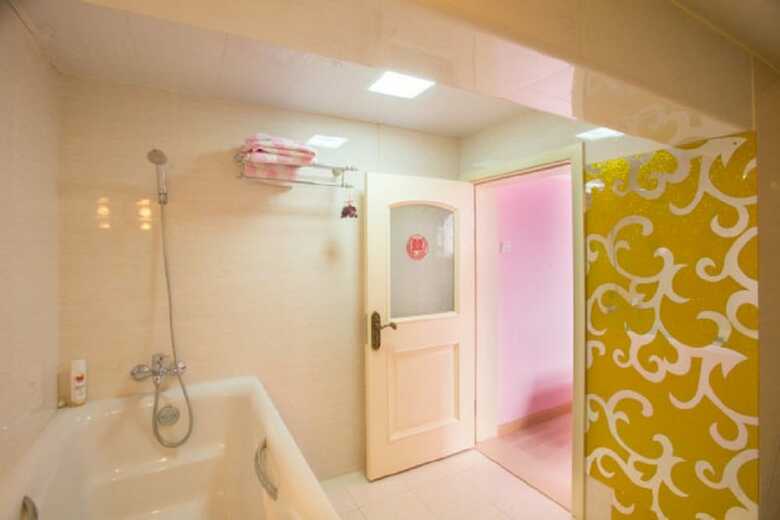 Jhouse Hongqiao Duplex Apartment
