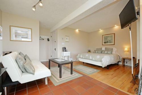 Gordon's Beach Farm Stay B&B